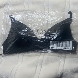Victoria's Secret Black lightly Lined Bra Size 32A